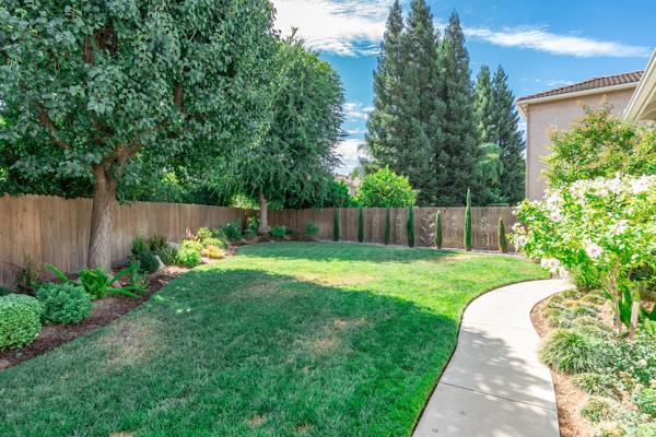 1697 N Jasmine Ave, Clovis, CA 93619