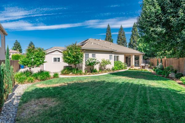 1697 N Jasmine Ave, Clovis, CA 93619