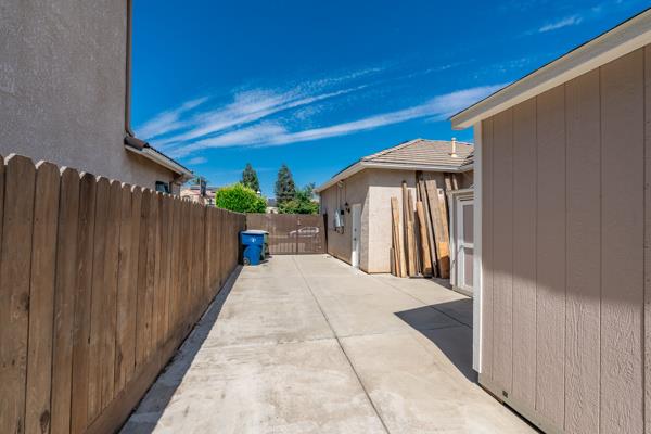 1697 N Jasmine Ave, Clovis, CA 93619