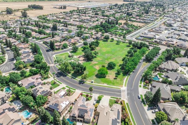 1697 N Jasmine Ave, Clovis, CA 93619