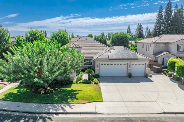 1697 N Jasmine Ave, Clovis, CA 93619
