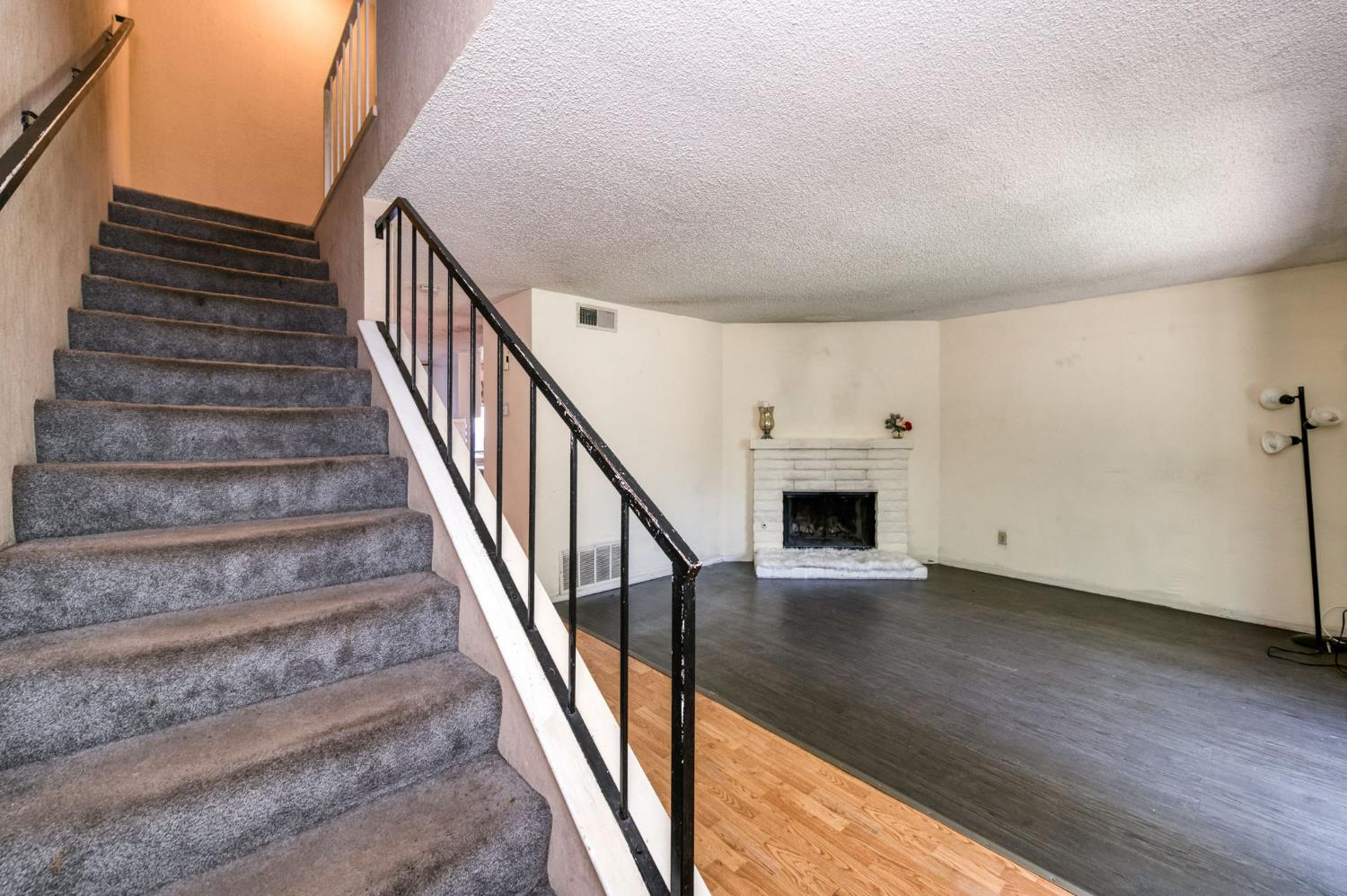 4757 N Woodrow Ave #143, Fresno, CA 93726