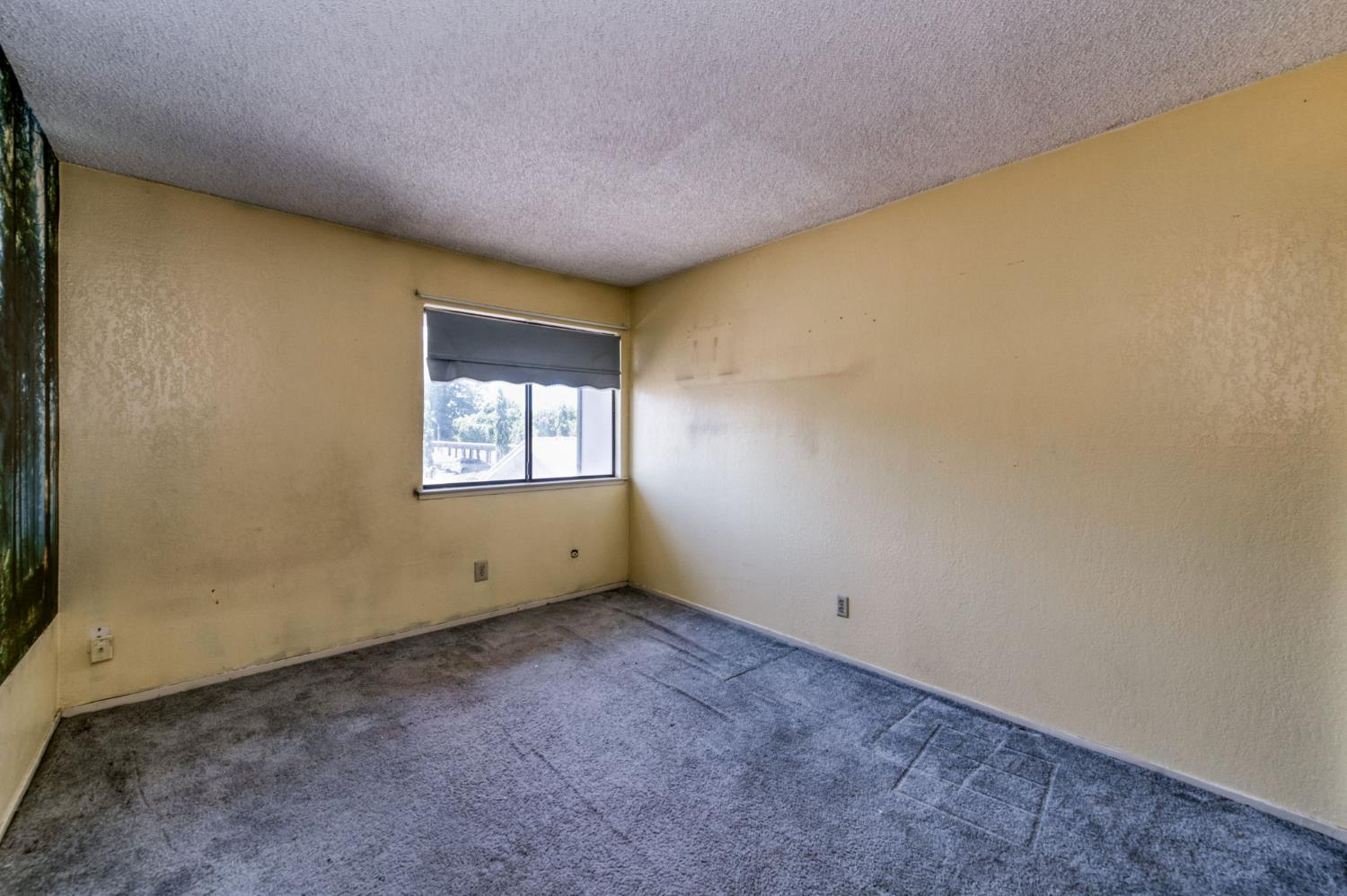 4757 N Woodrow Ave #143, Fresno, CA 93726