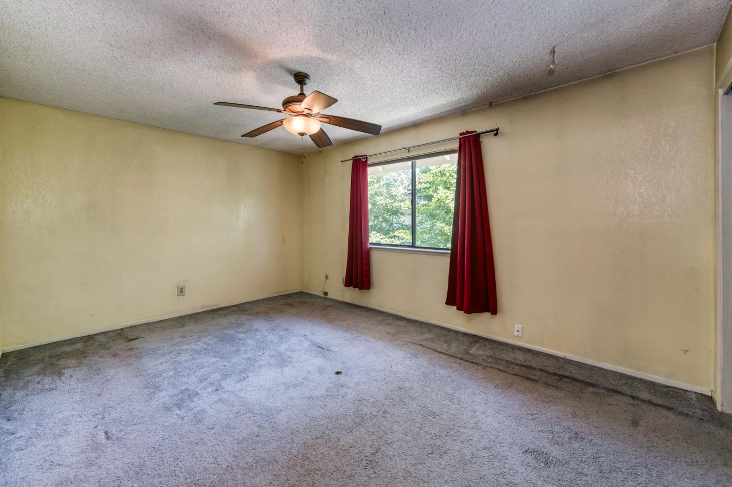 4757 N Woodrow Ave #143, Fresno, CA 93726