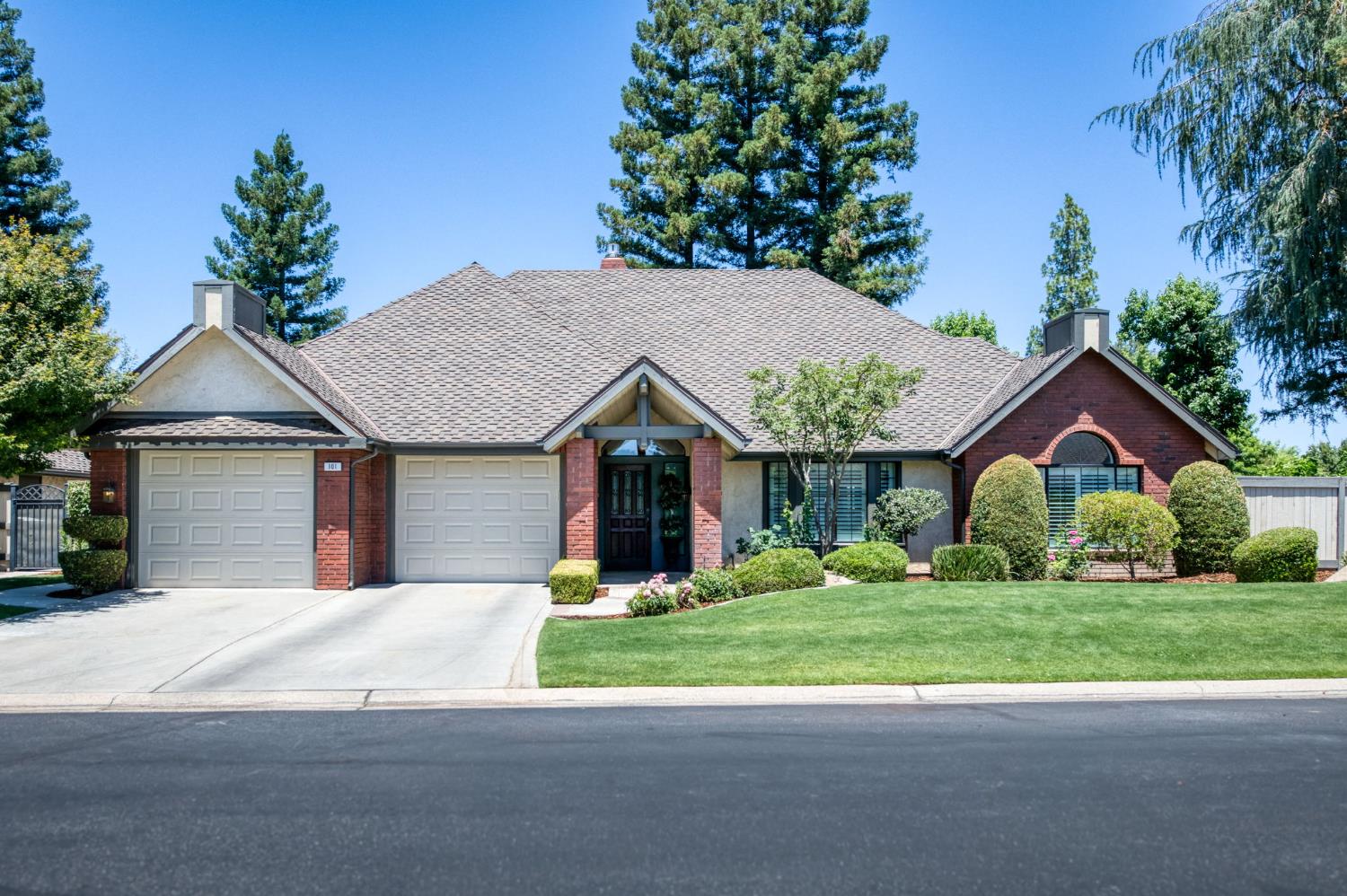 2555 W Bluff Ave #101, Fresno, CA 93711