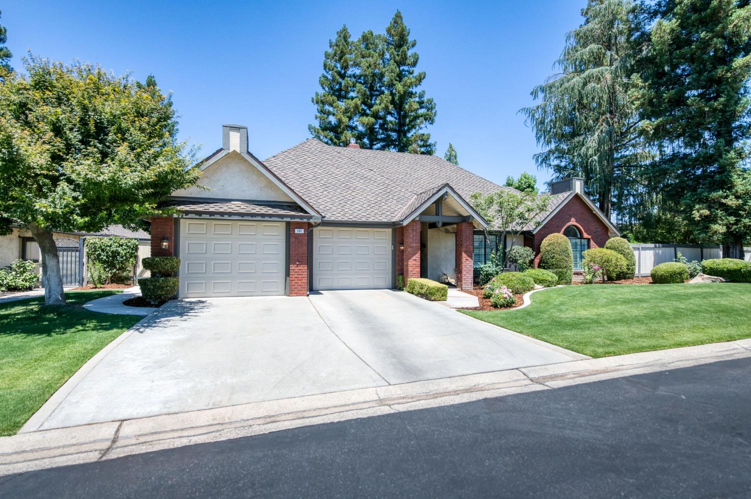 2555 W Bluff Ave #101, Fresno, CA 93711