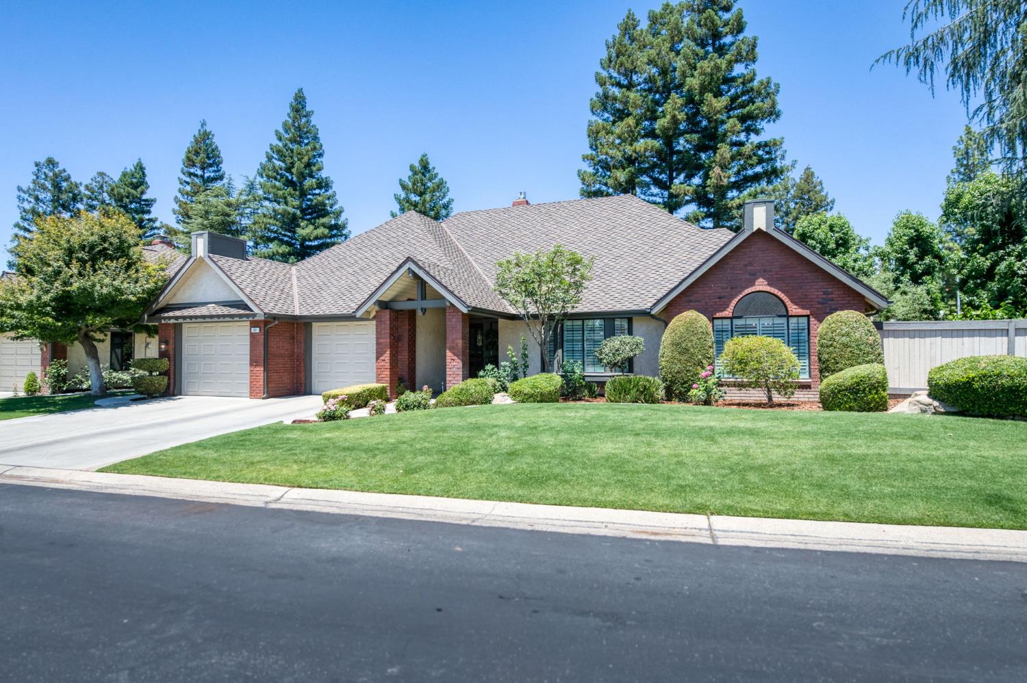 2555 W Bluff Ave #101, Fresno, CA 93711