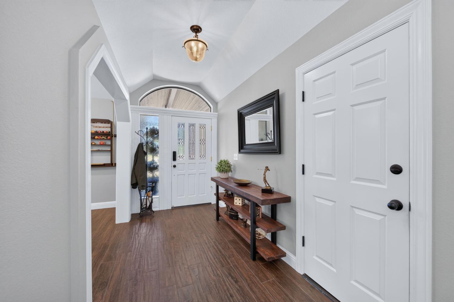2555 W Bluff Ave #101, Fresno, CA 93711