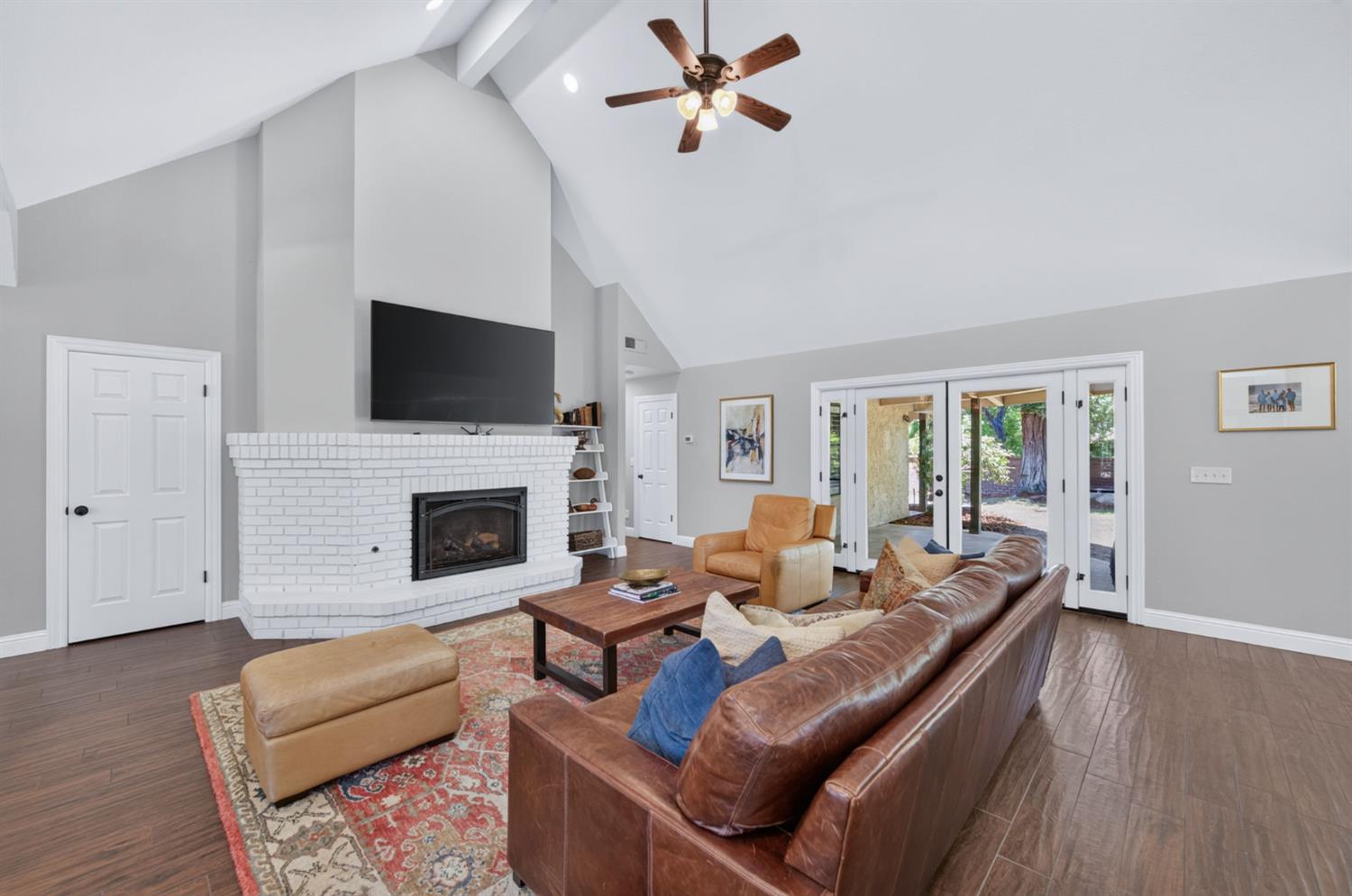 2555 W Bluff Ave #101, Fresno, CA 93711