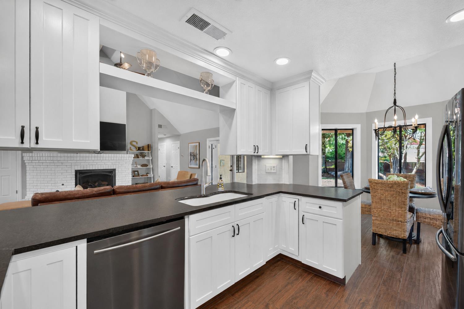 2555 W Bluff Ave #101, Fresno, CA 93711