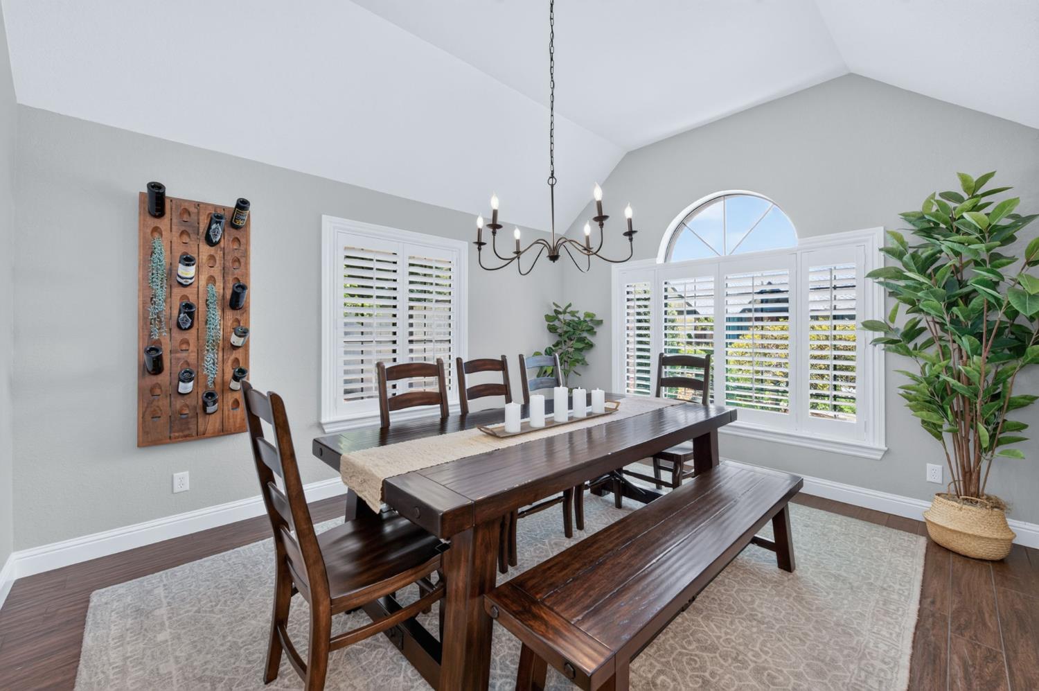 2555 W Bluff Ave #101, Fresno, CA 93711