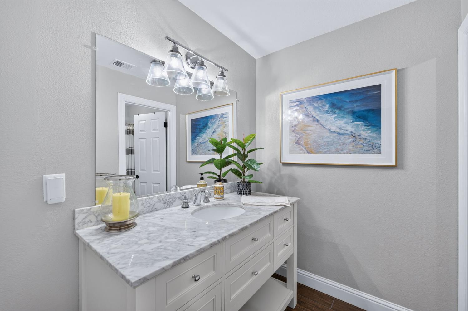 2555 W Bluff Ave #101, Fresno, CA 93711
