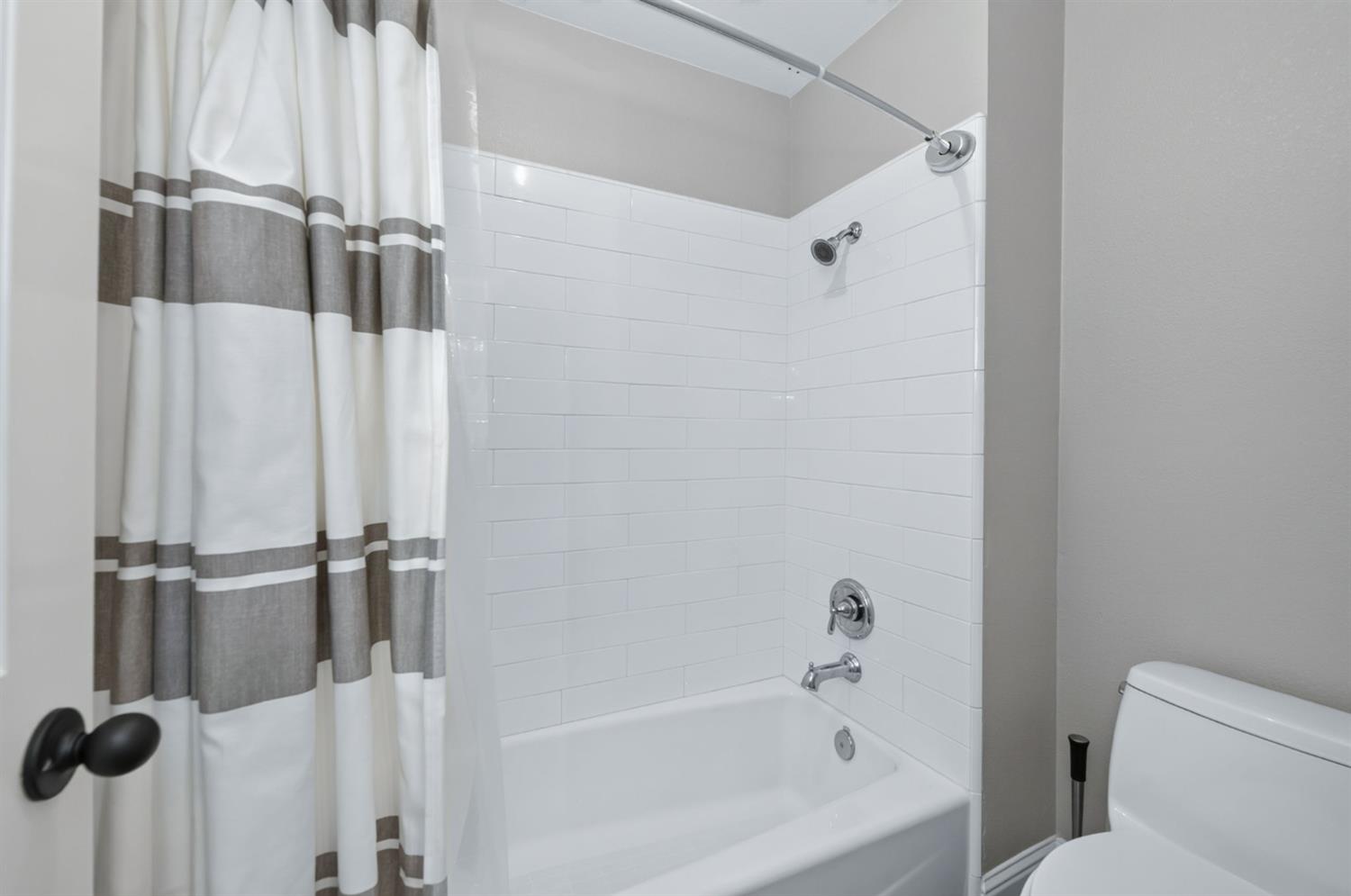 2555 W Bluff Ave #101, Fresno, CA 93711