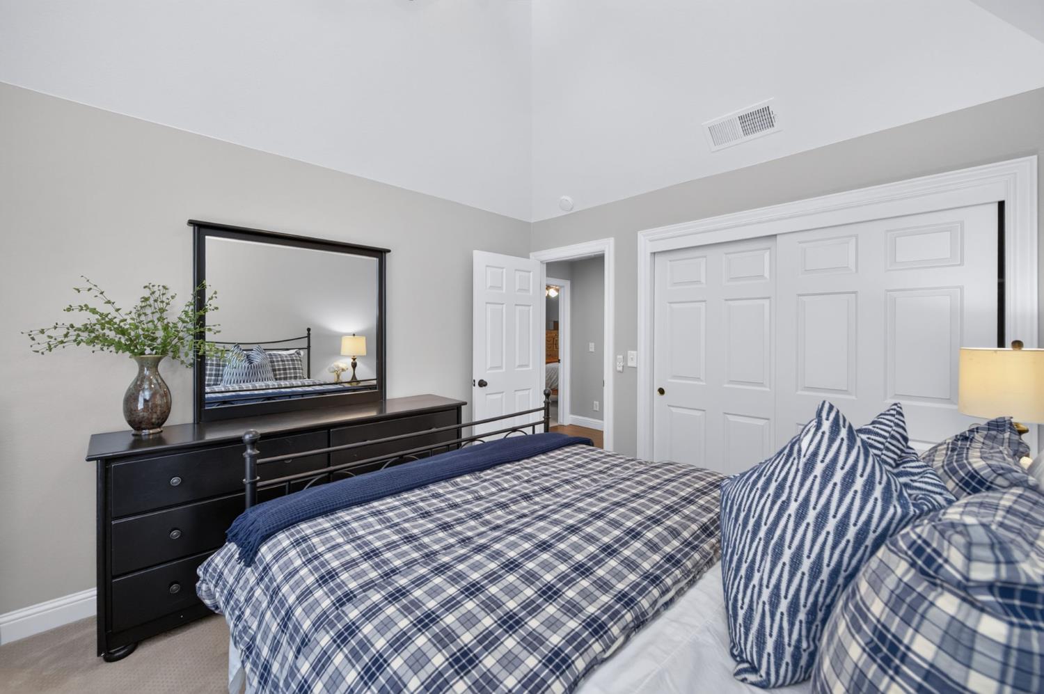 2555 W Bluff Ave #101, Fresno, CA 93711