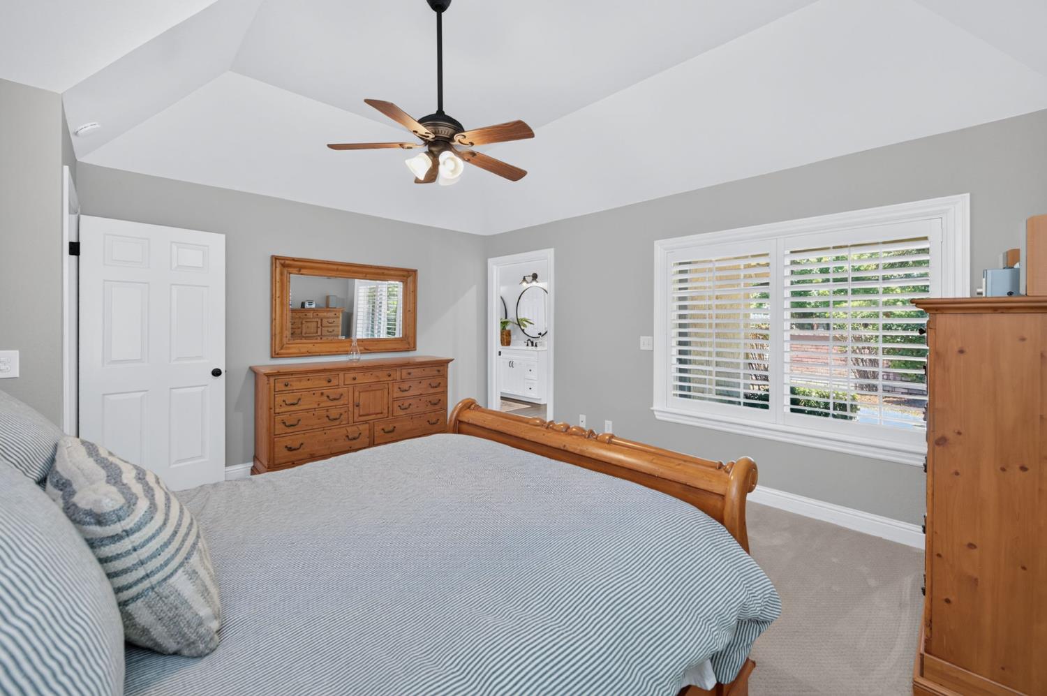 2555 W Bluff Ave #101, Fresno, CA 93711