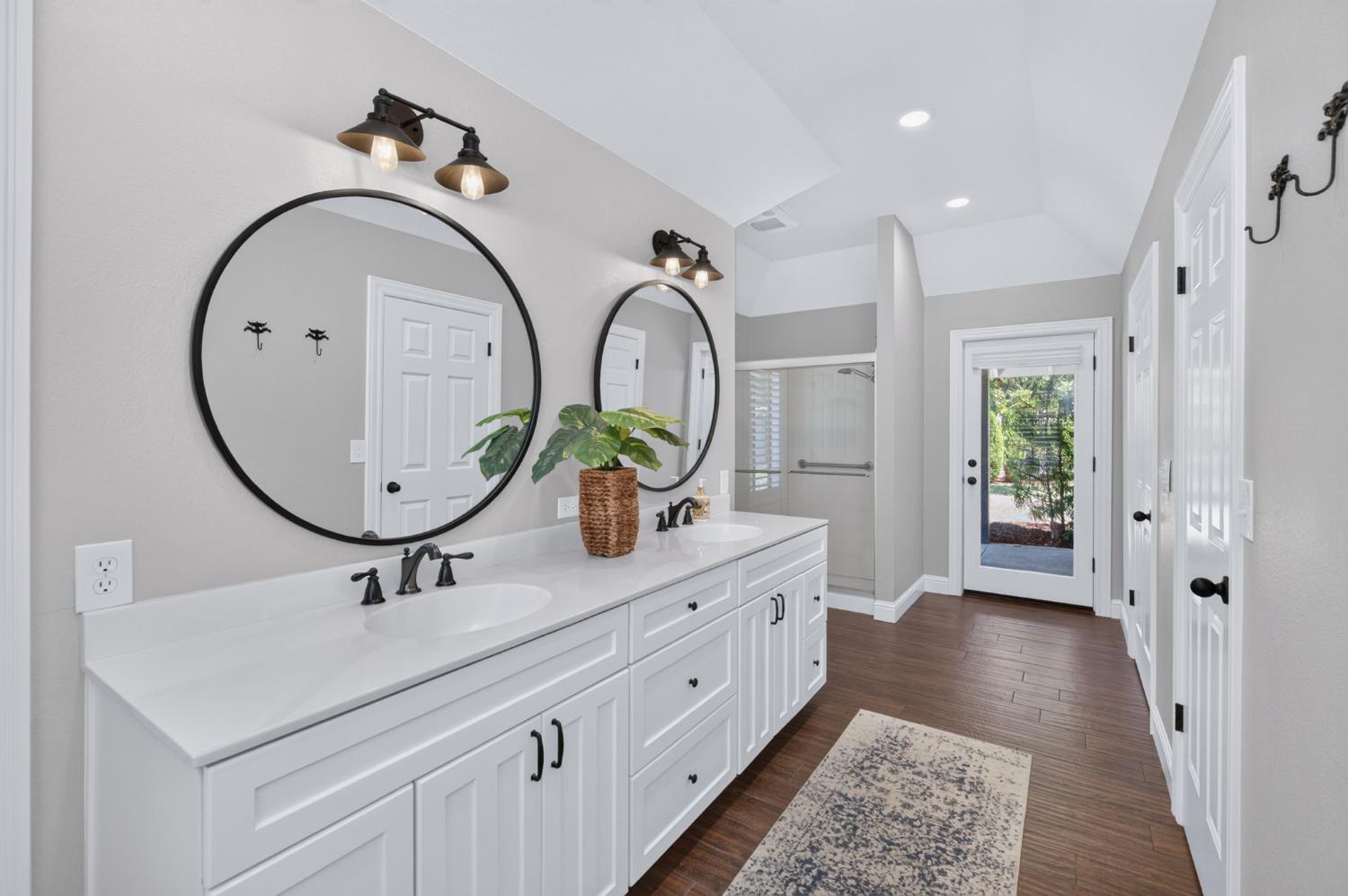 2555 W Bluff Ave #101, Fresno, CA 93711