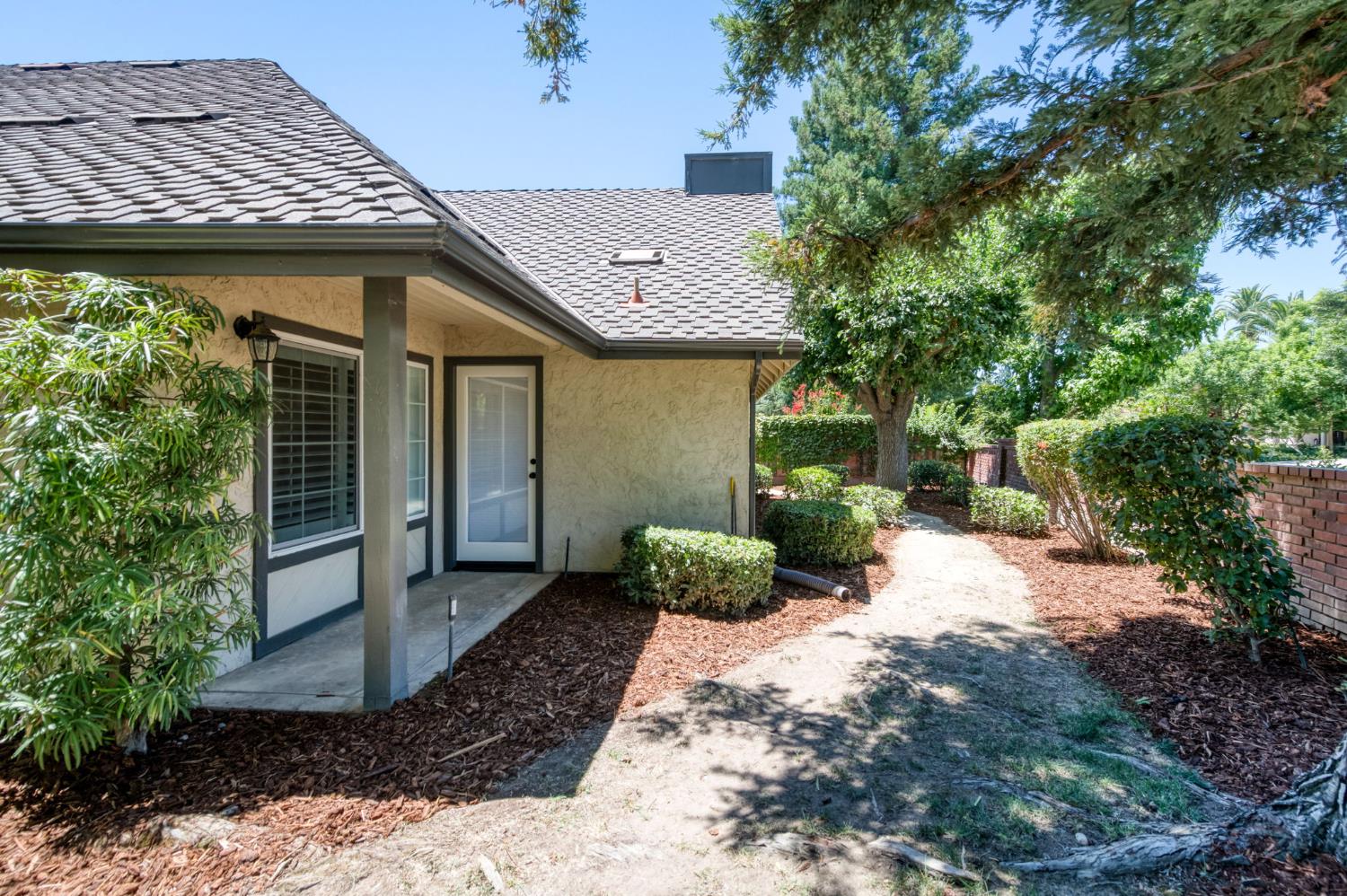 2555 W Bluff Ave #101, Fresno, CA 93711