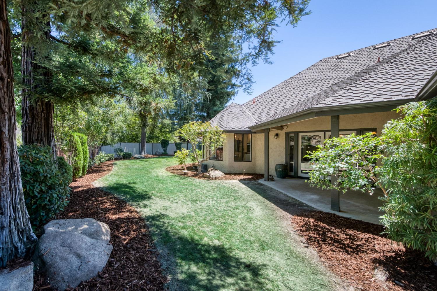 2555 W Bluff Ave #101, Fresno, CA 93711