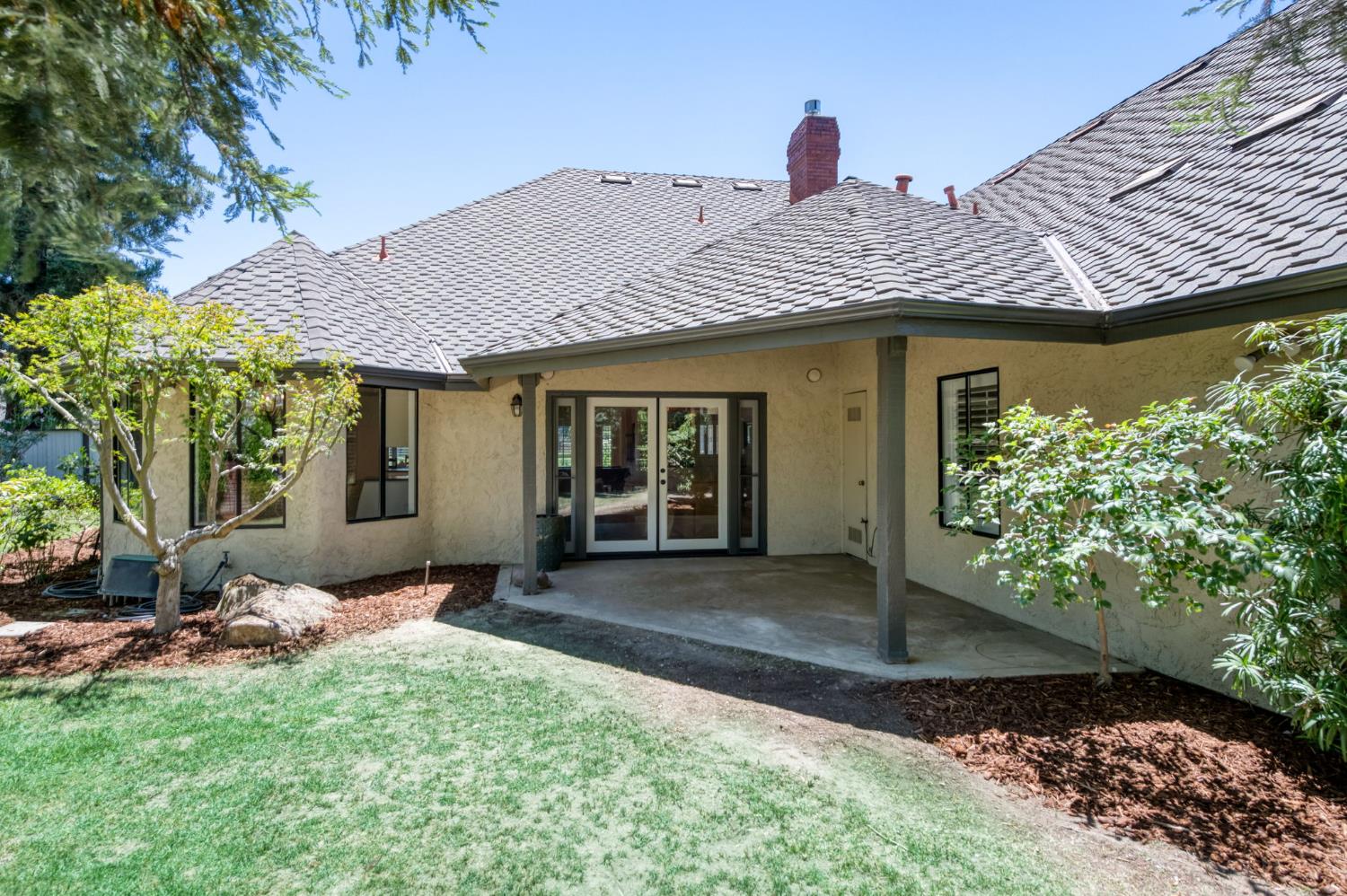 2555 W Bluff Ave #101, Fresno, CA 93711