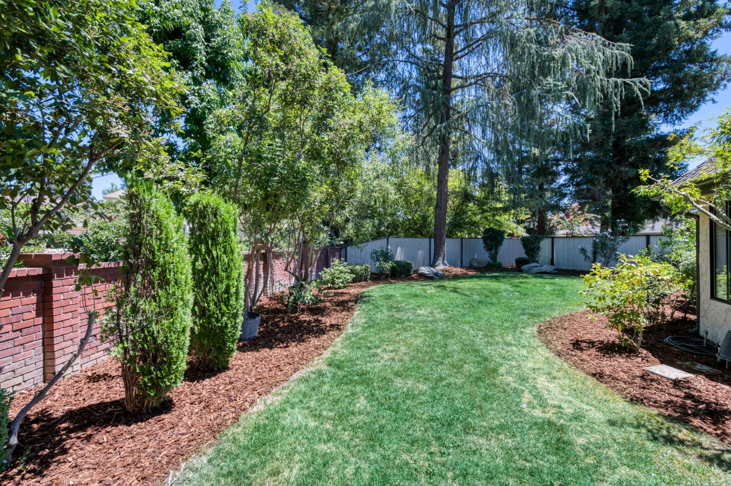 2555 W Bluff Ave #101, Fresno, CA 93711
