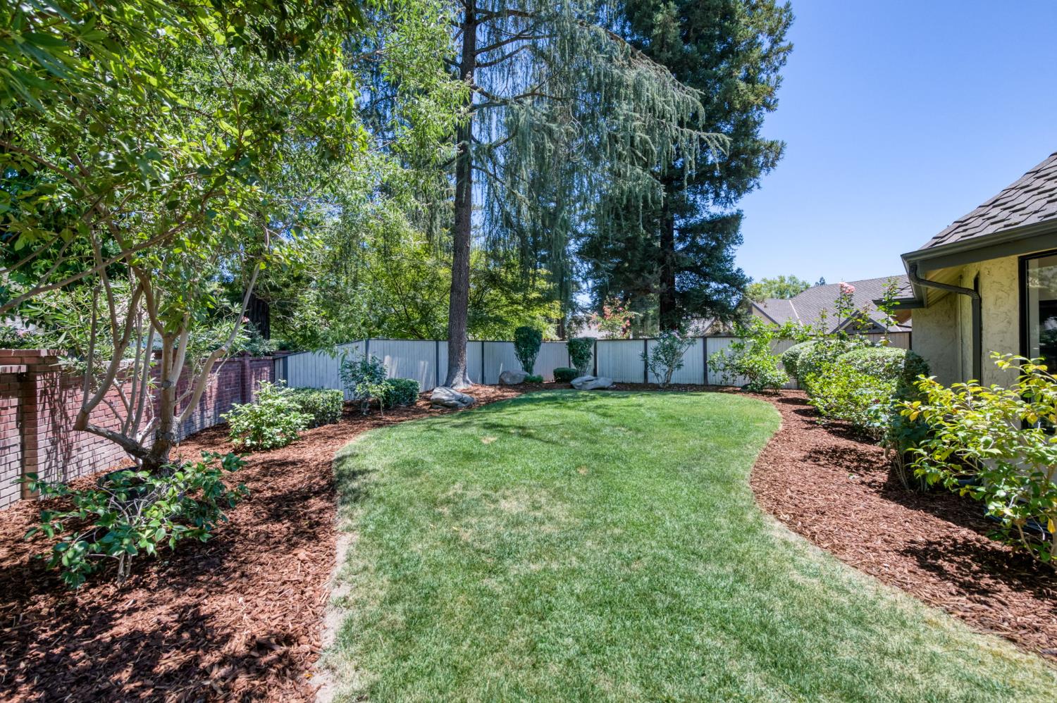 2555 W Bluff Ave #101, Fresno, CA 93711