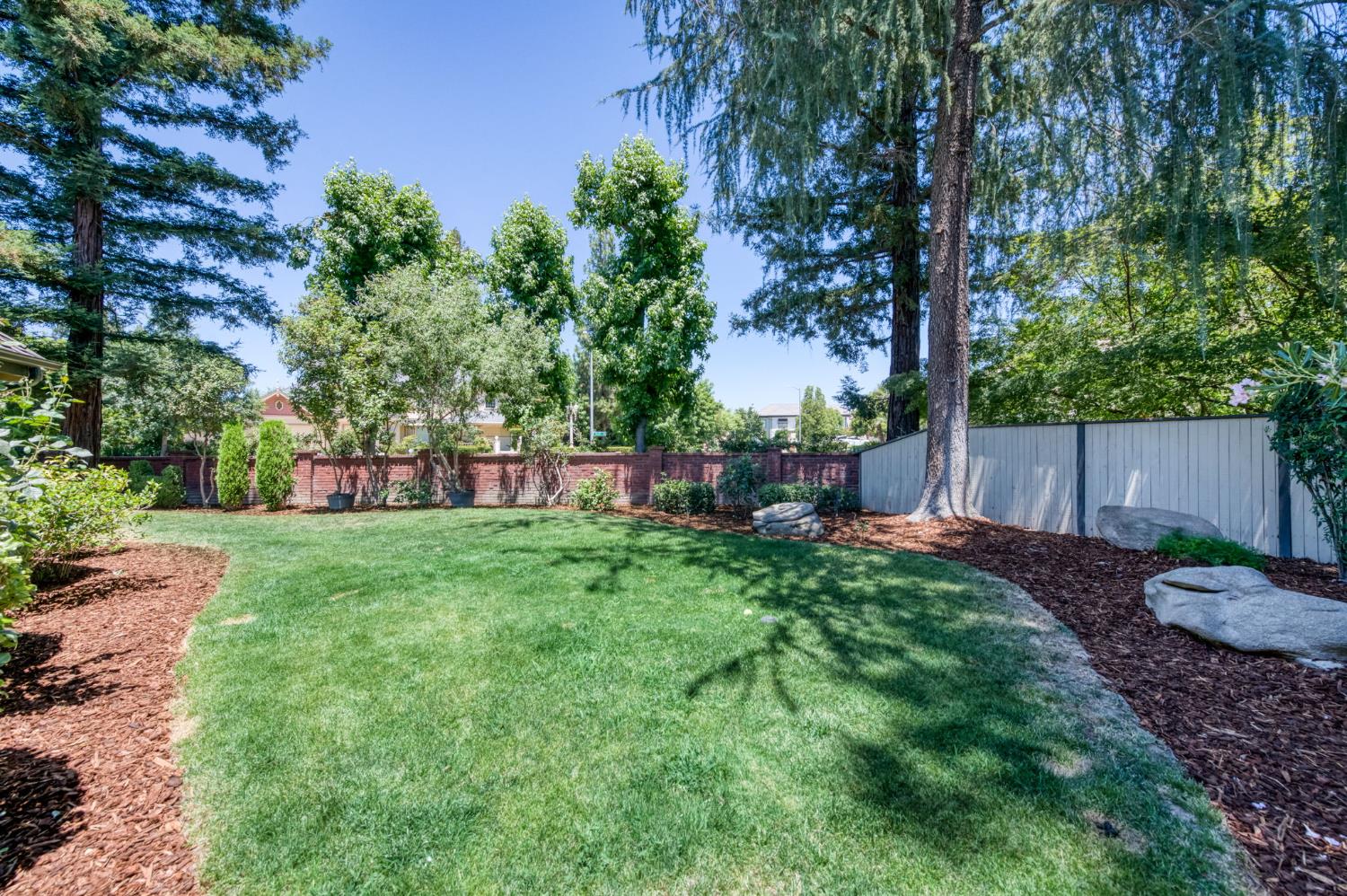 2555 W Bluff Ave #101, Fresno, CA 93711