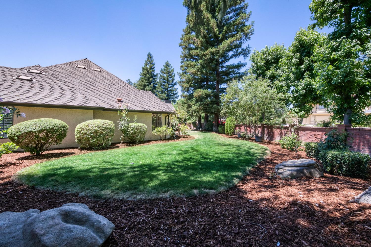 2555 W Bluff Ave #101, Fresno, CA 93711