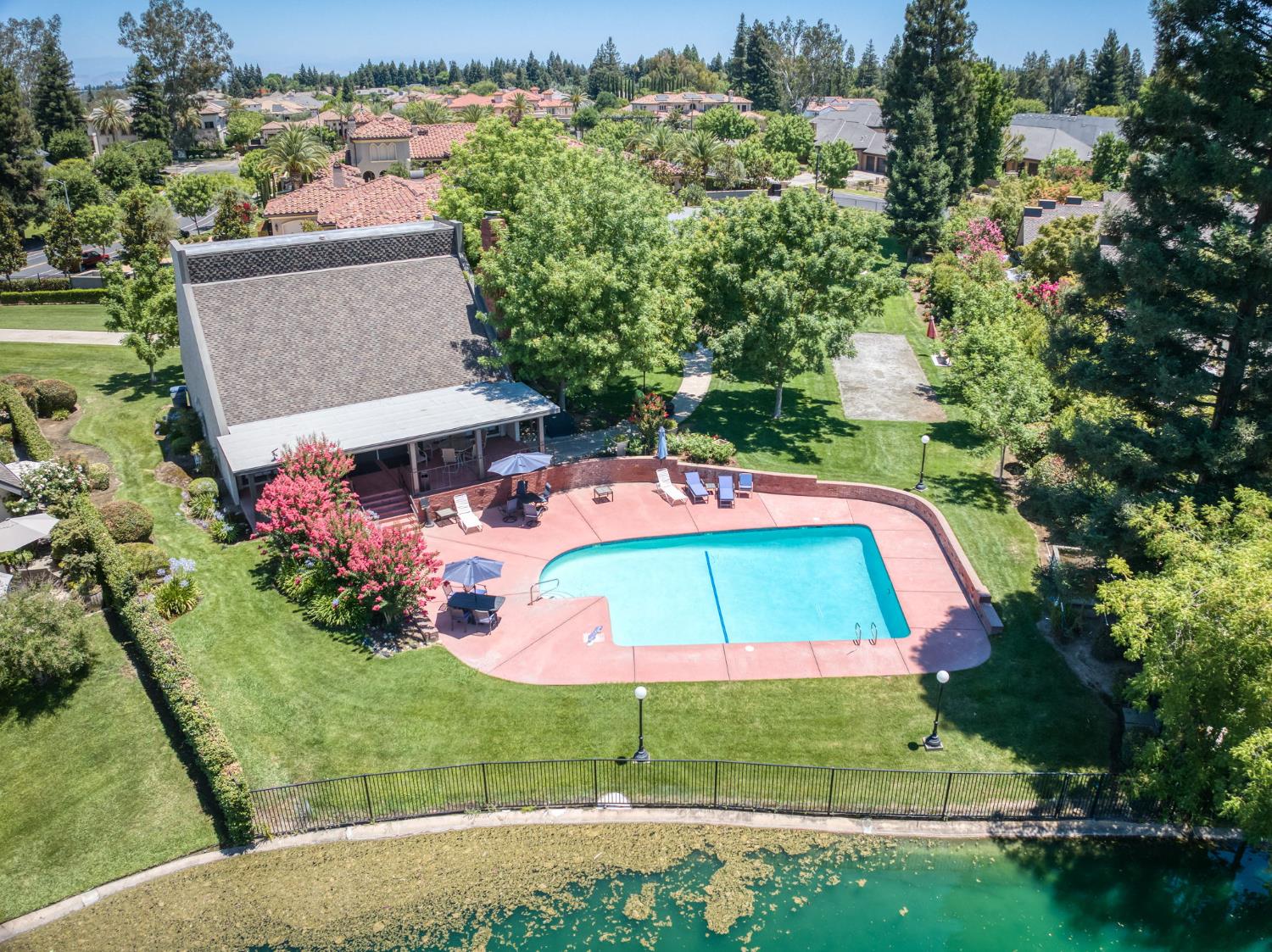 2555 W Bluff Ave #101, Fresno, CA 93711