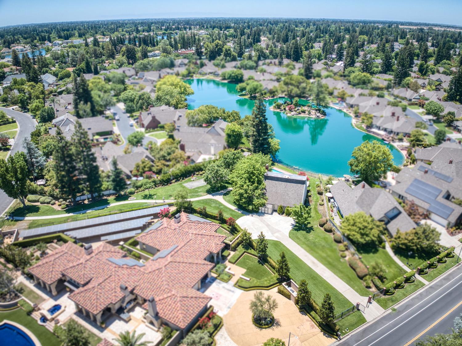 2555 W Bluff Ave #101, Fresno, CA 93711