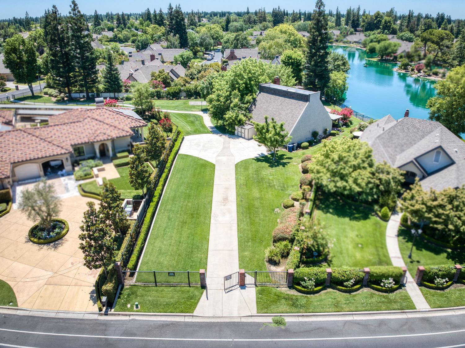 2555 W Bluff Ave #101, Fresno, CA 93711