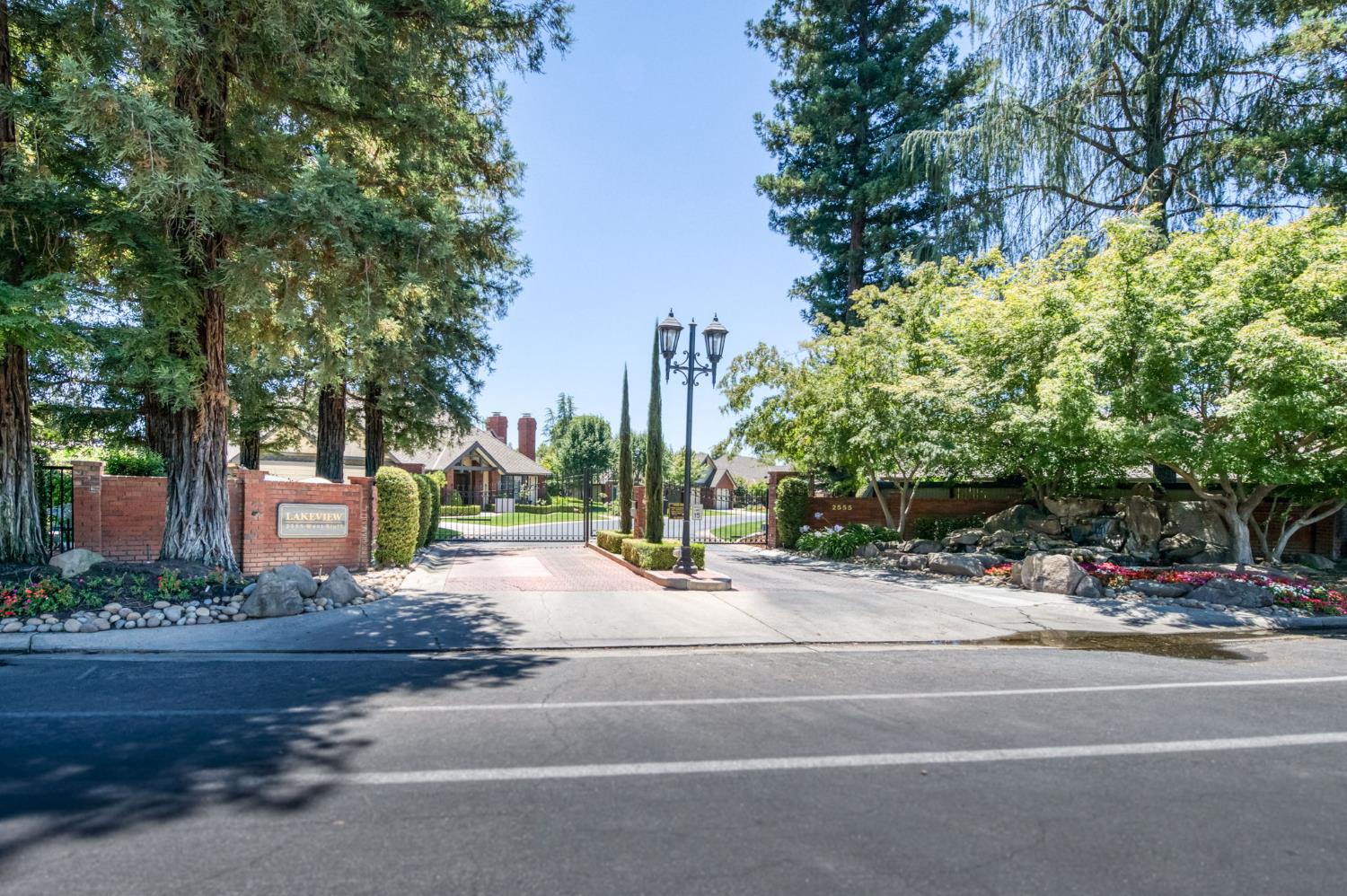 2555 W Bluff Ave #101, Fresno, CA 93711