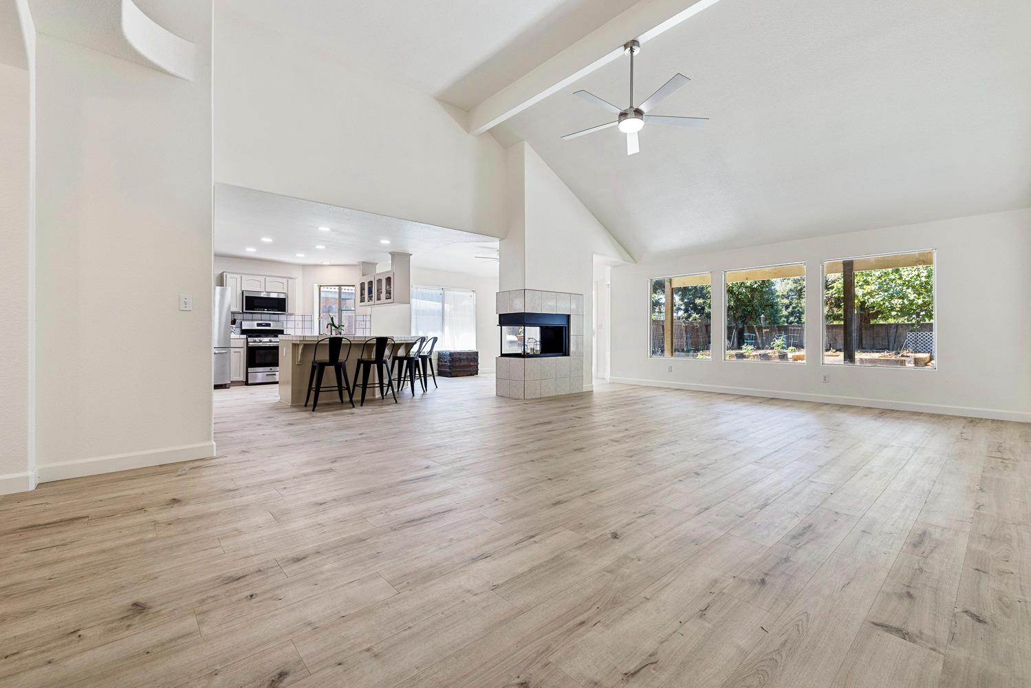 8875 N Woodrow Ave, Fresno, CA 93720