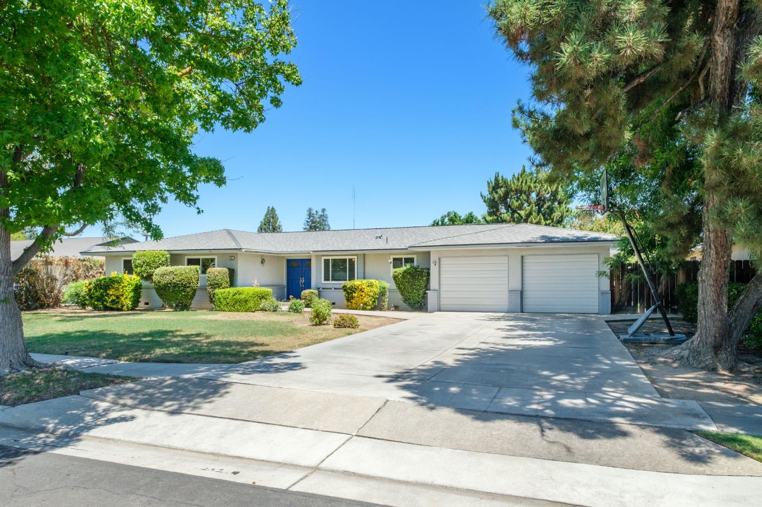 654 W Celeste, Fresno, CA 93704