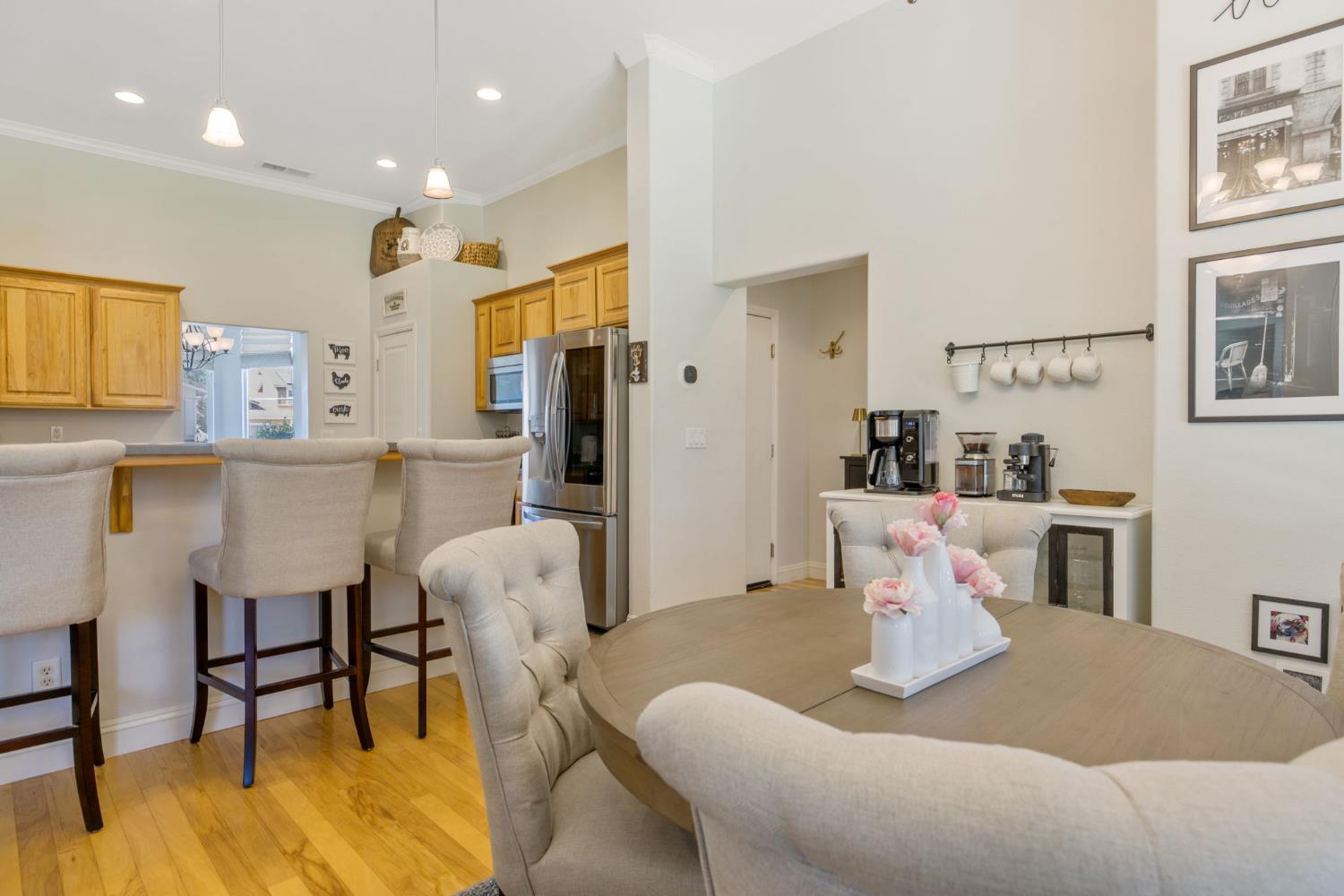 6733 W Dovewood Ln, Fresno, CA 93723