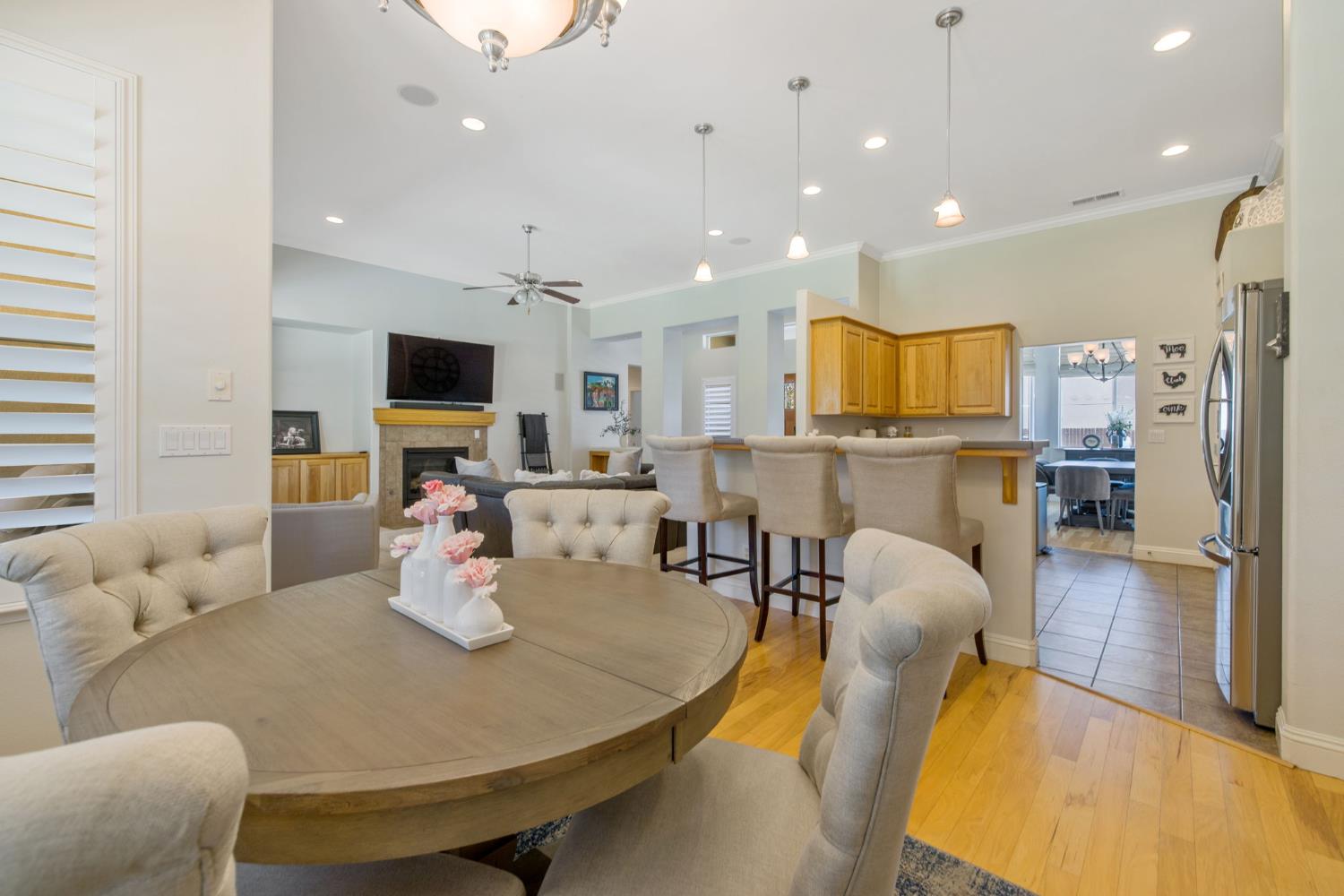 6733 W Dovewood Ln, Fresno, CA 93723