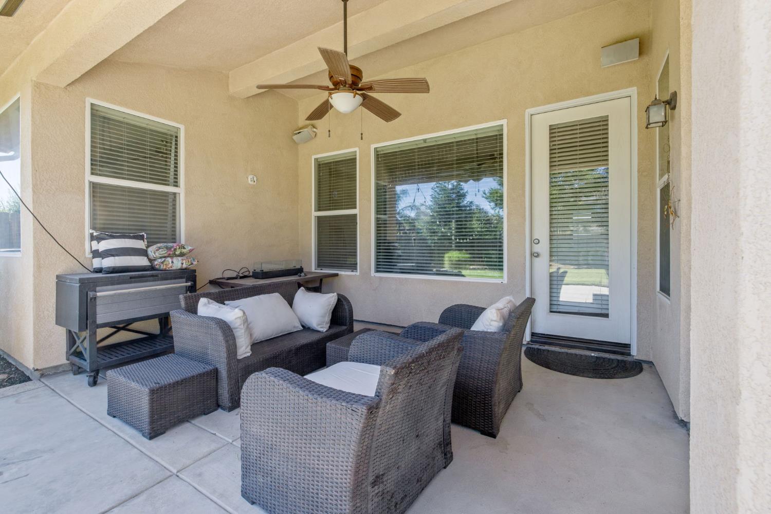 6733 W Dovewood Ln, Fresno, CA 93723