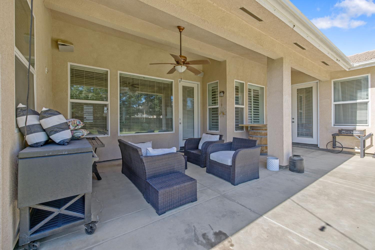 6733 W Dovewood Ln, Fresno, CA 93723