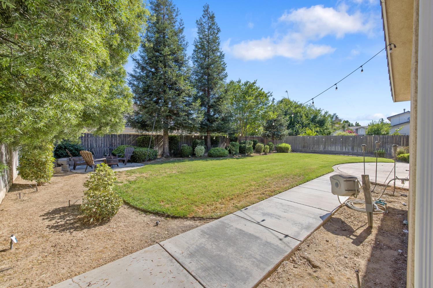 6733 W Dovewood Ln, Fresno, CA 93723