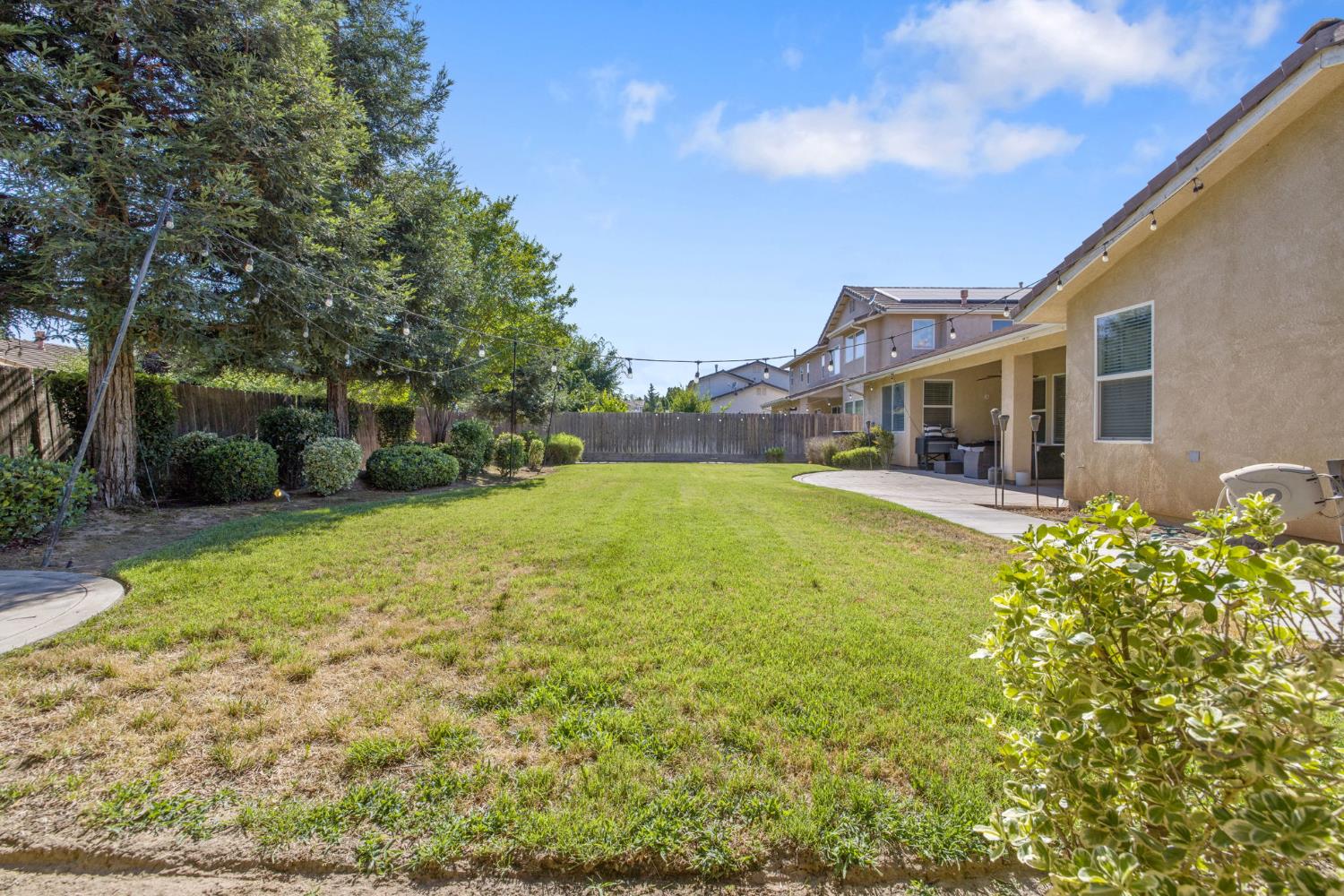 6733 W Dovewood Ln, Fresno, CA 93723