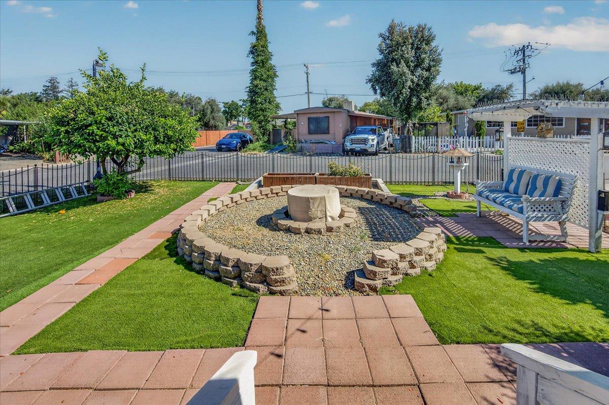 2373 S CHESTNUT AVE #67, Fresno, CA 93725