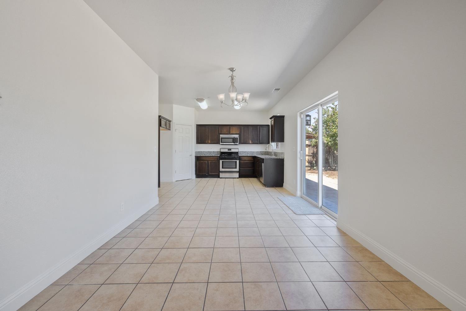 2964 Hannah Ave, Sanger, CA 93657
