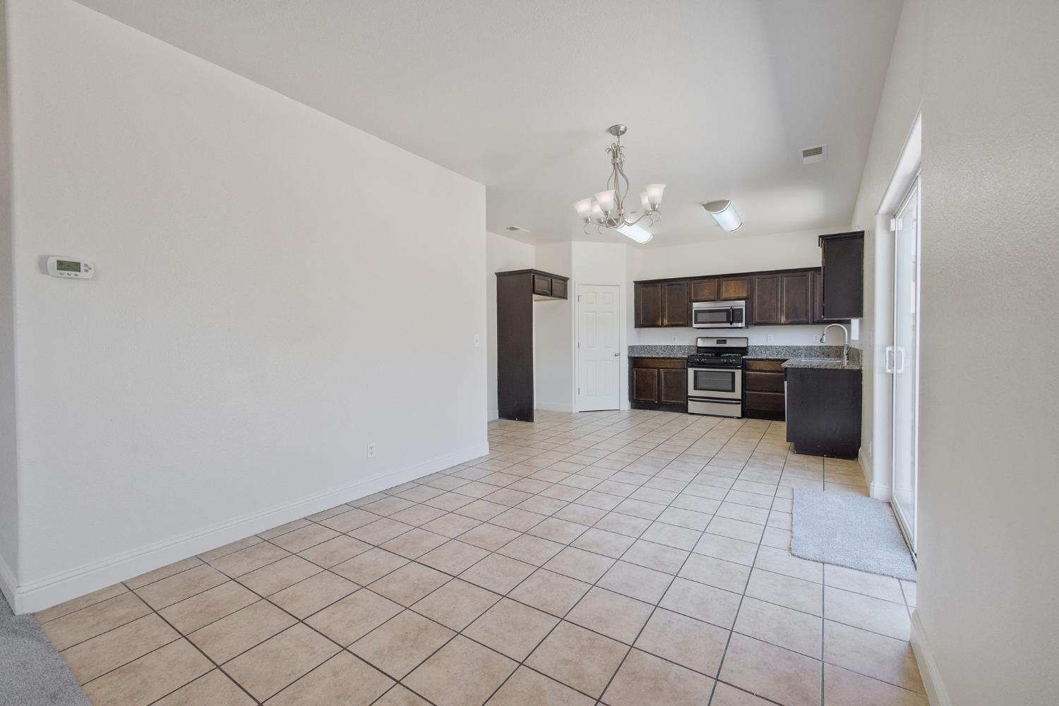 2964 Hannah Ave, Sanger, CA 93657