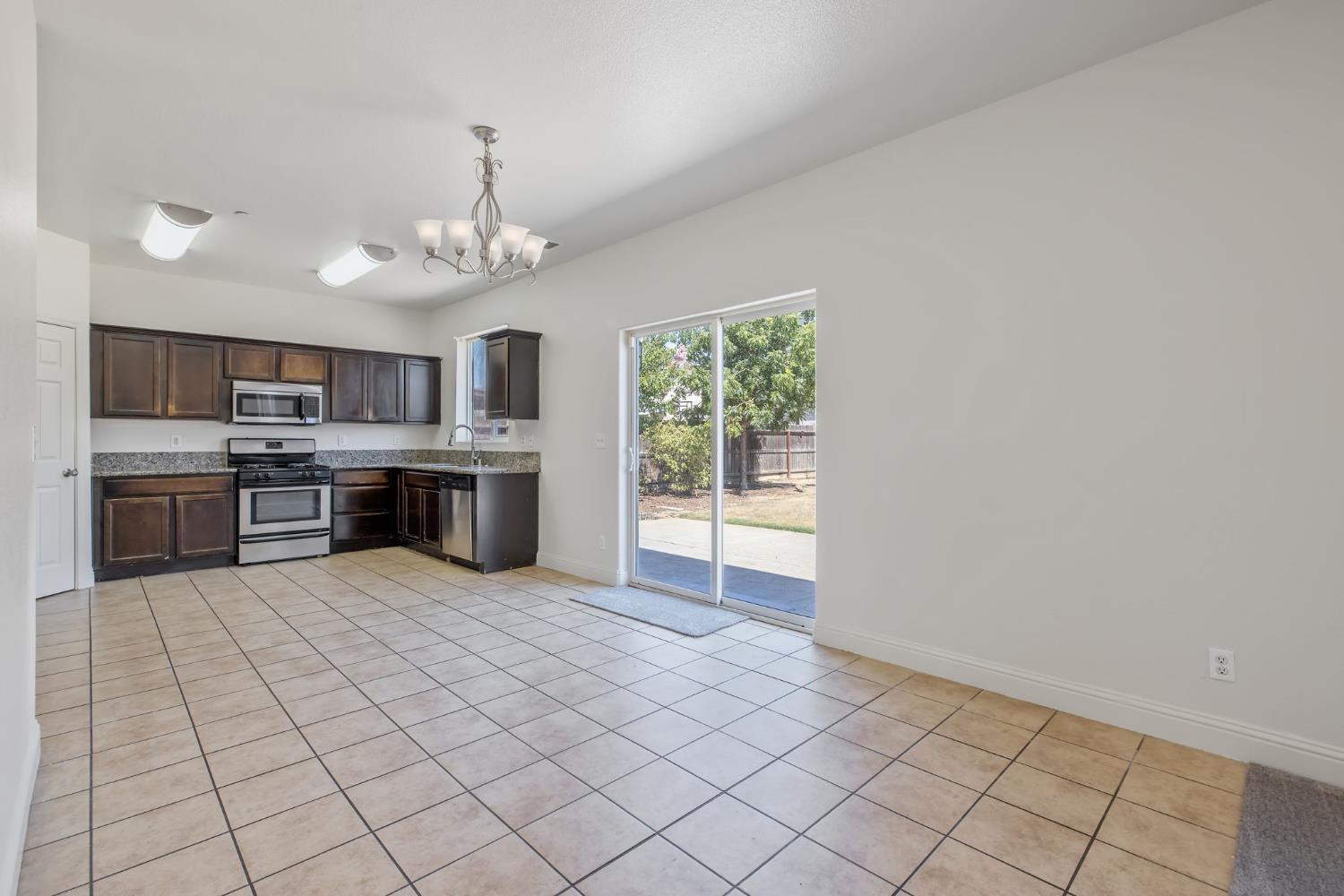 2964 Hannah Ave, Sanger, CA 93657