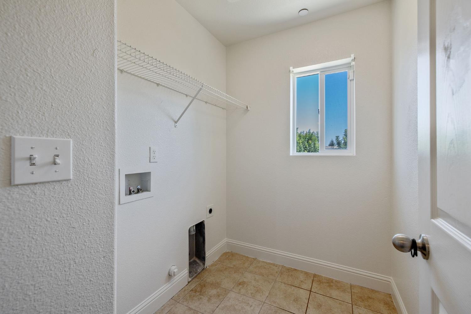 2964 Hannah Ave, Sanger, CA 93657