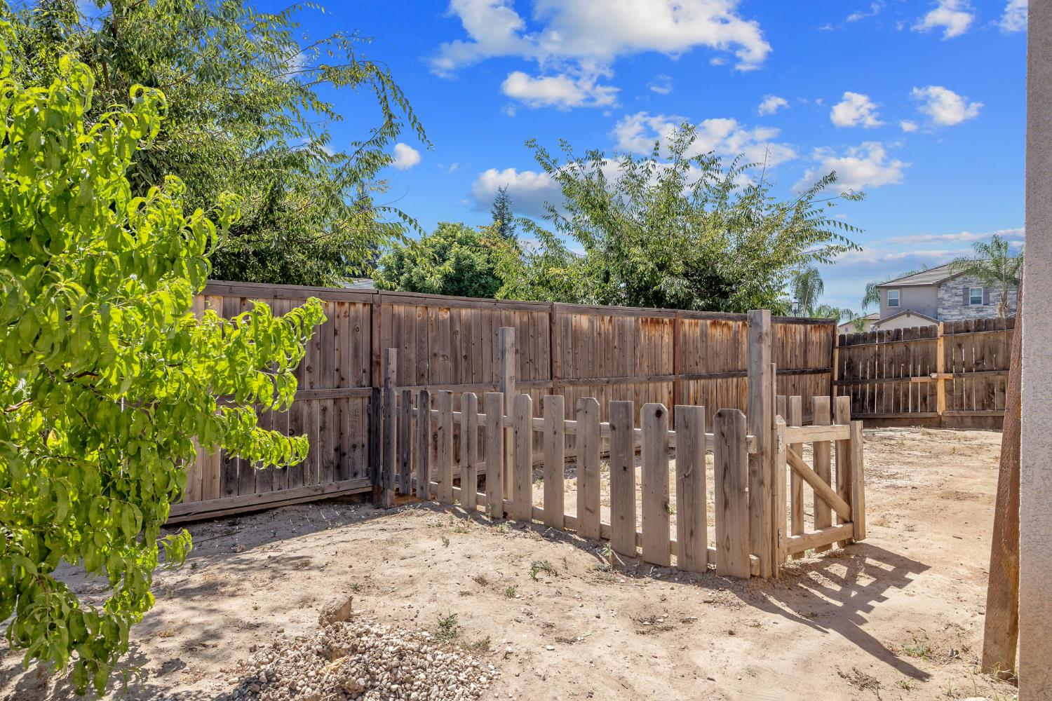 2964 Hannah Ave, Sanger, CA 93657
