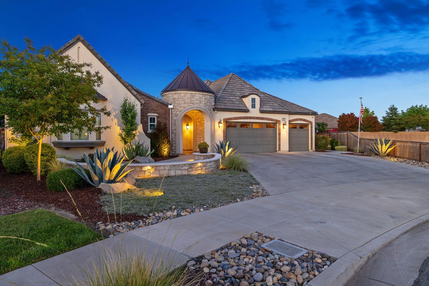 3500 W Lark Ave, Visalia, CA 93291