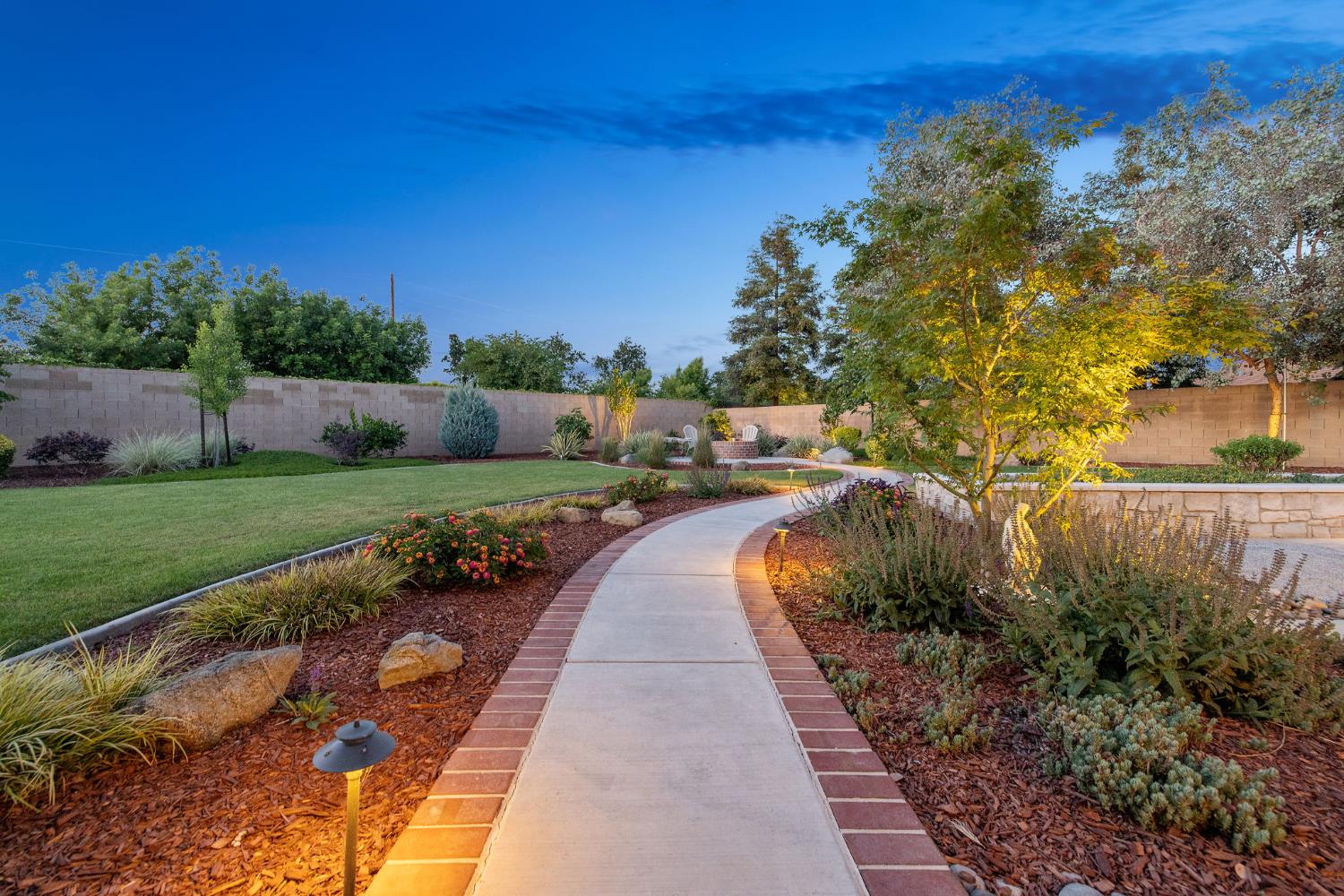 3500 W Lark Ave, Visalia, CA 93291