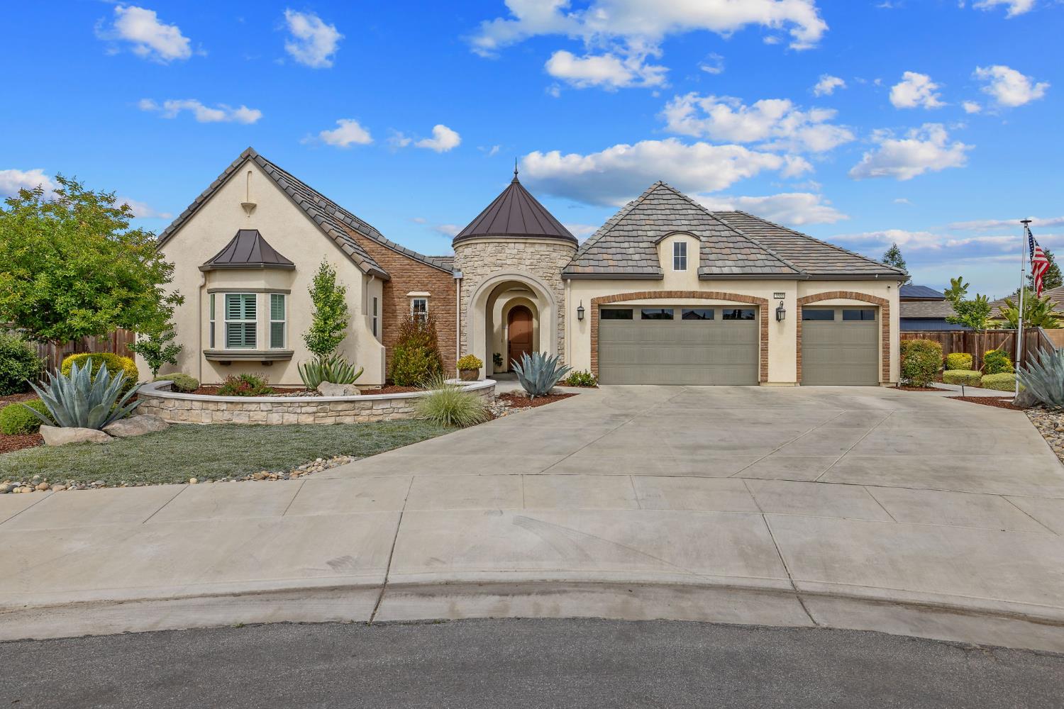 3500 W Lark Ave, Visalia, CA 93291