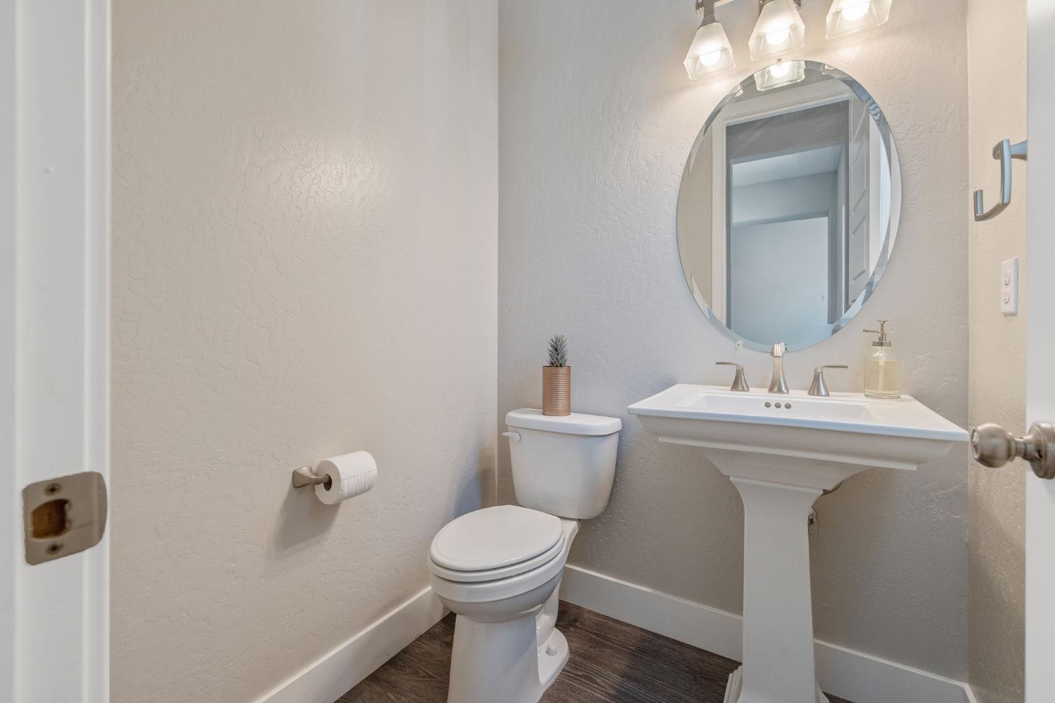 3500 W Lark Ave, Visalia, CA 93291