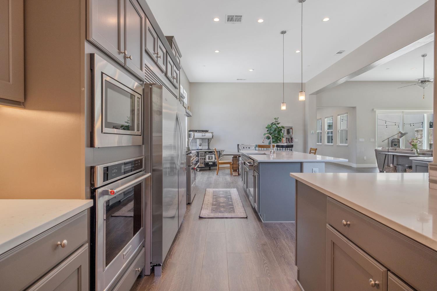 3500 W Lark Ave, Visalia, CA 93291